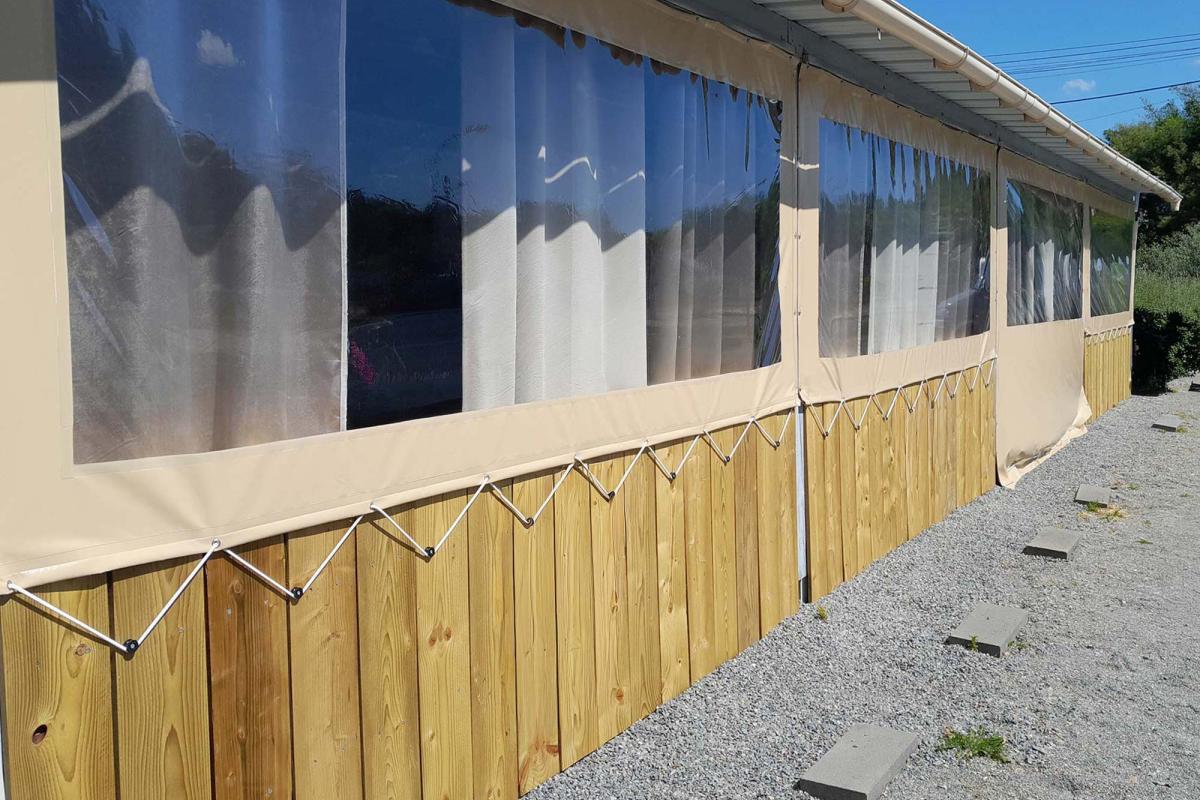 Camping Pont Mahe, rénovation espace restauration avec des toiles Clairval