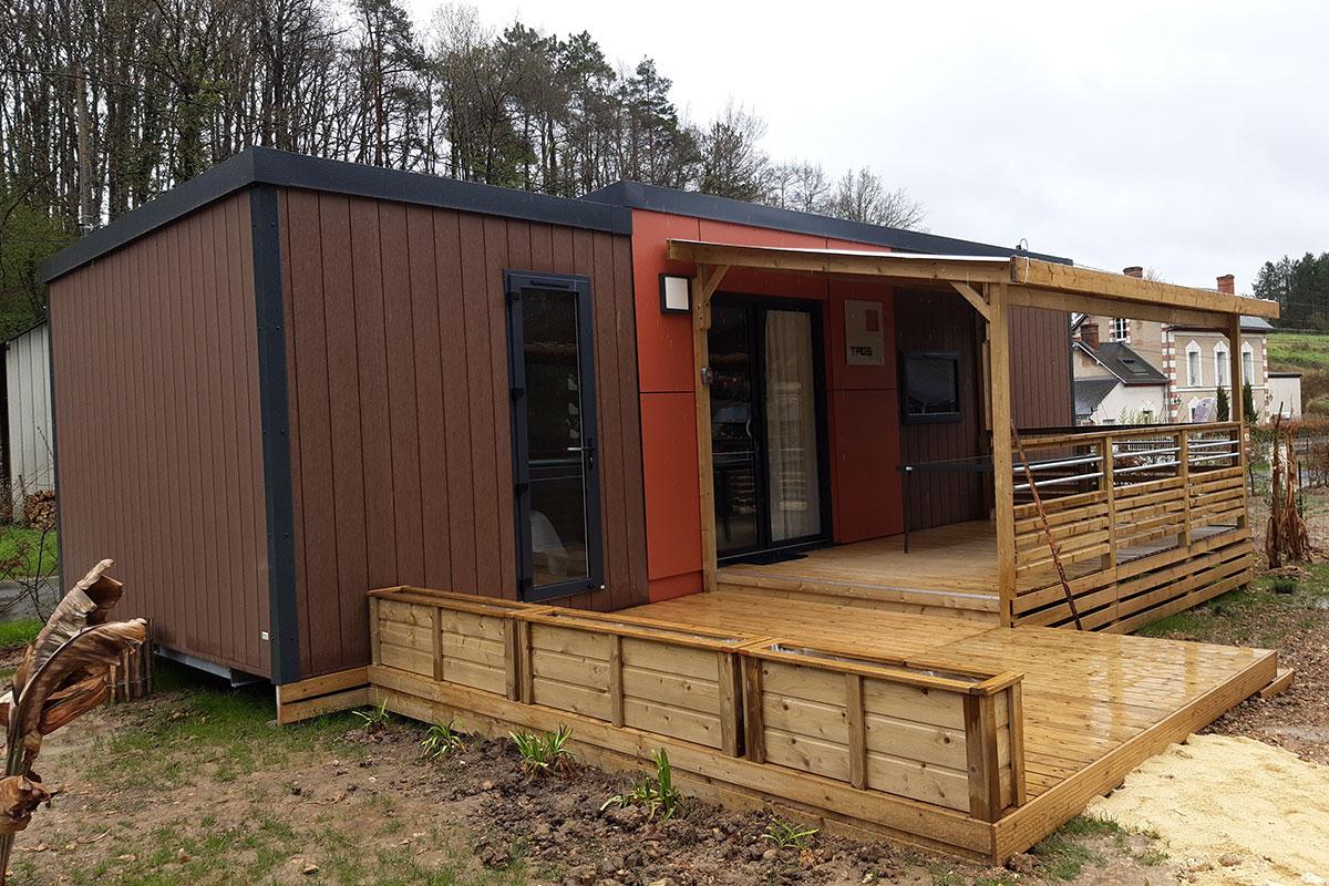 Aménagement et vue extérieure de la Terrasse bois sur-mesure Clairval pour Vinea Cottages (41) Centre Val de Loire 