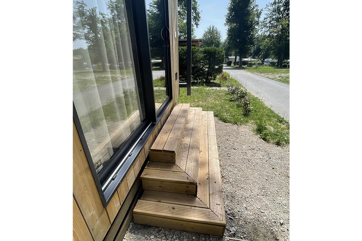 Escalier sur mesure Clairval pour mobil-home Camping Parc de Paris 