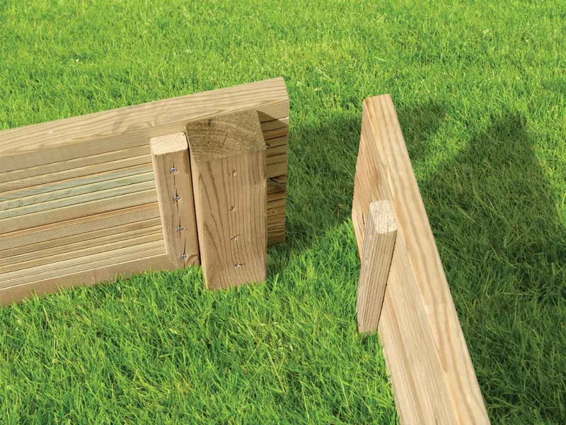 Carré potager bois Clairval : vue de détail de l’assemblage