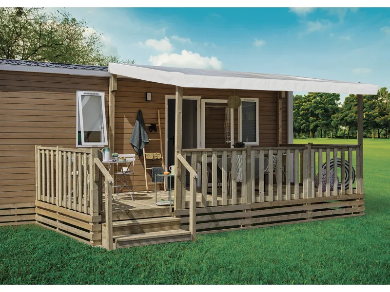 Terrasse bois gamme classique SELECT 6m couverte 4m50 rambarde CASA portillon ouvert