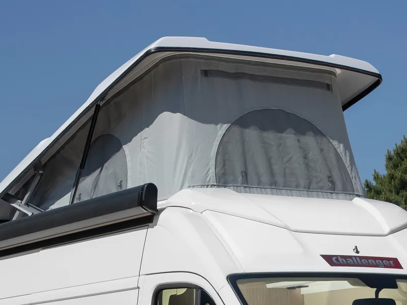 vue extérieure pop up thermicamp roof Clairval sur fourgon challenger gamme TRIGANO