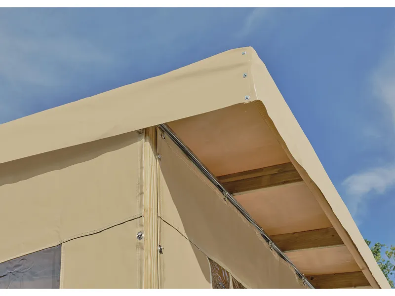 Vue extérieure de la nouvelle traverse pour la fixation de toile de façade pour terrasse Clairval