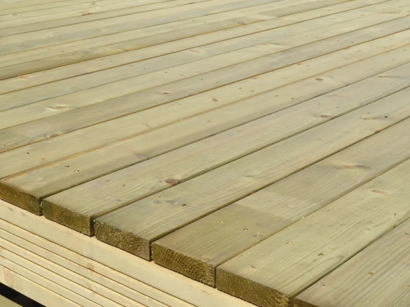 Terrasse bois résidentielle Clairval avec option planchers jointifs épaisseur 28 mm