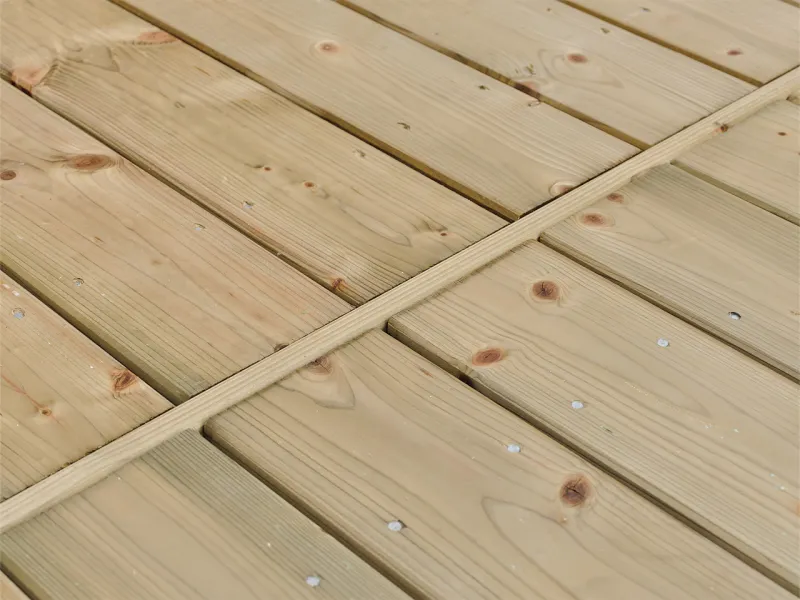 Plancher profondeur 3m60 en 2 parties avec 1 latte de séparation de la Terrasse bois Clairval Sahara, gamme résidentielle