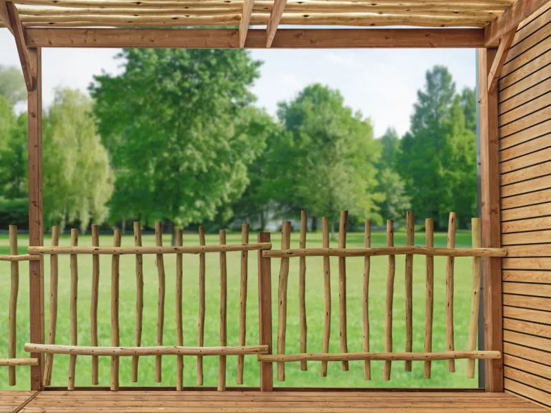 Vue du côté terrasses avec rambardes Euca en bâtons eucalyptus et bois marron pour terrasse Terra Euca bois marron Clairval