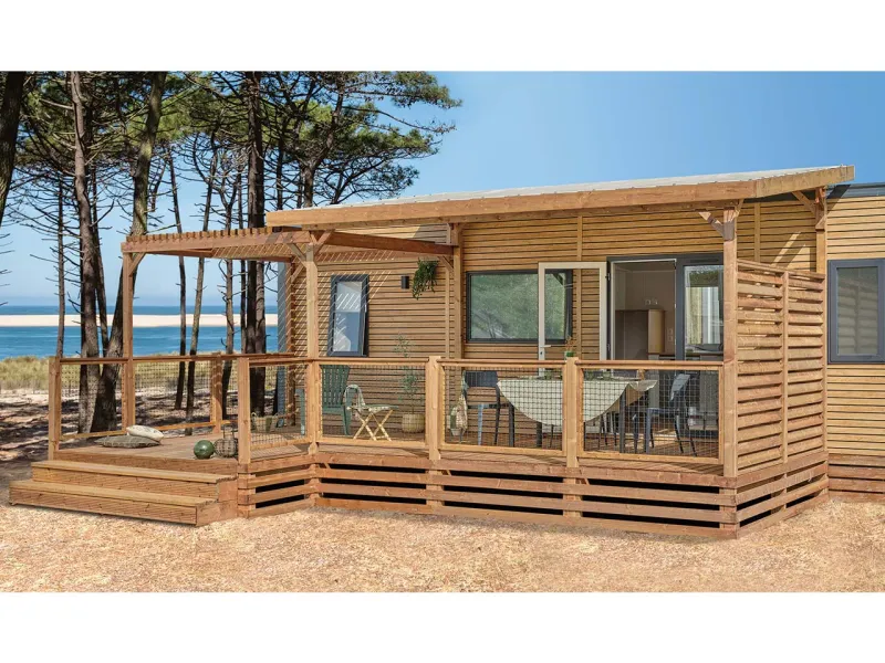 Terrasse bois marron Podium Clairval Terra Pyla 7,00x3,00m/4,00m, couverte toit SUNNY 5,00m avec avancée podium et option pergola brise-soleil toit bois