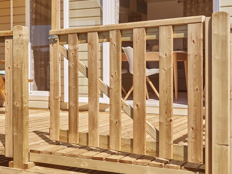 Portillon un battant à fermeture sur roulette pour terrasse en bois Clairval 