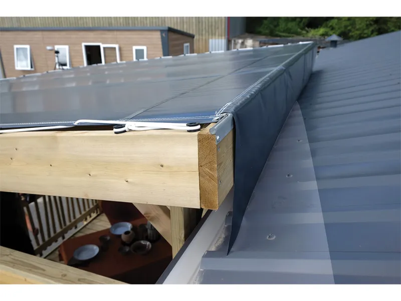 couverture sunny détail fixation rail arrière