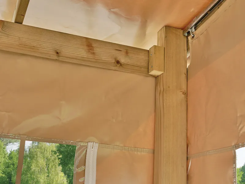 Terrasse bois gamme classique détail de la traverse de la toile de façade