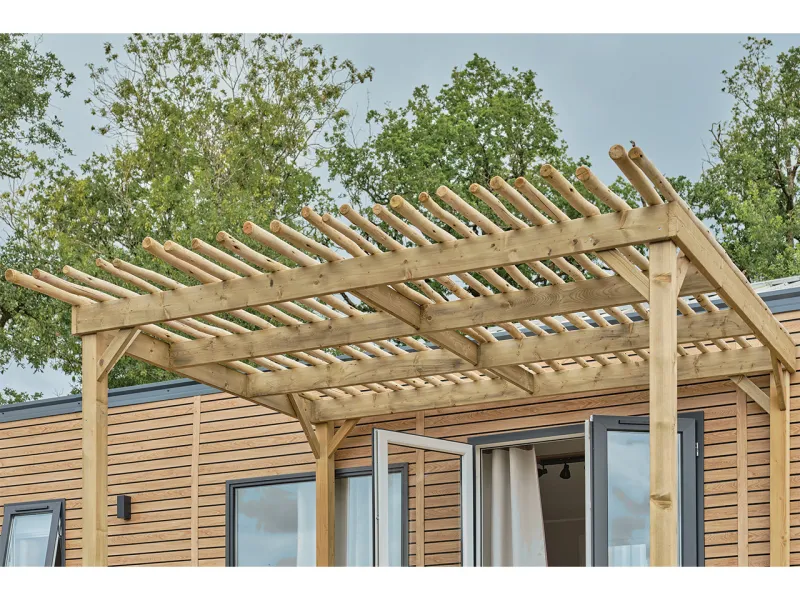 Pergola Eucalyptus sur terrasse podium