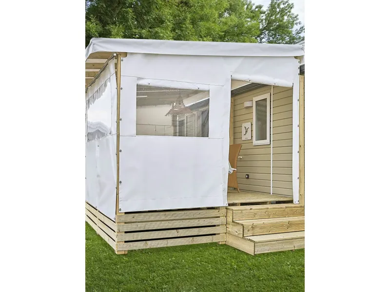 Toile de côté profondeur 3,00 m avec option Baie fixe équipée d'un volet occultant enroulable intérieur de série pour terrasse bois mobil-home Clairval