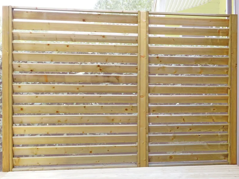 Pare-vue bois lattes horizontales pour côtés et façade de terrasse mobil-home