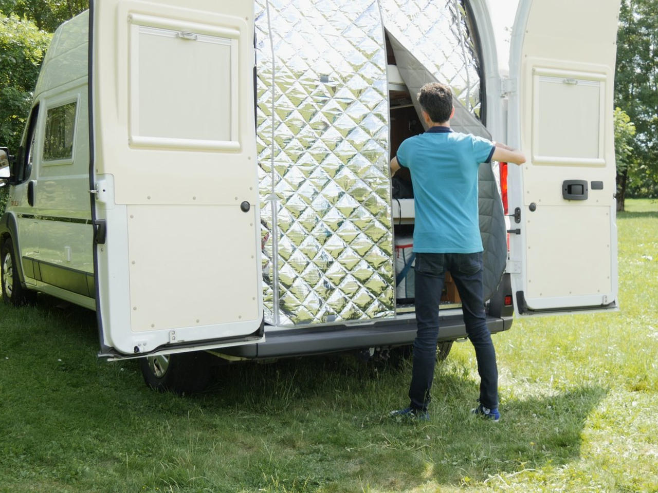 La Perle en camping-car: Côtés de rideaux et cache rail de guidage du lit  de pavillon